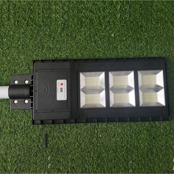 den nang luong mat troi lien the 150W